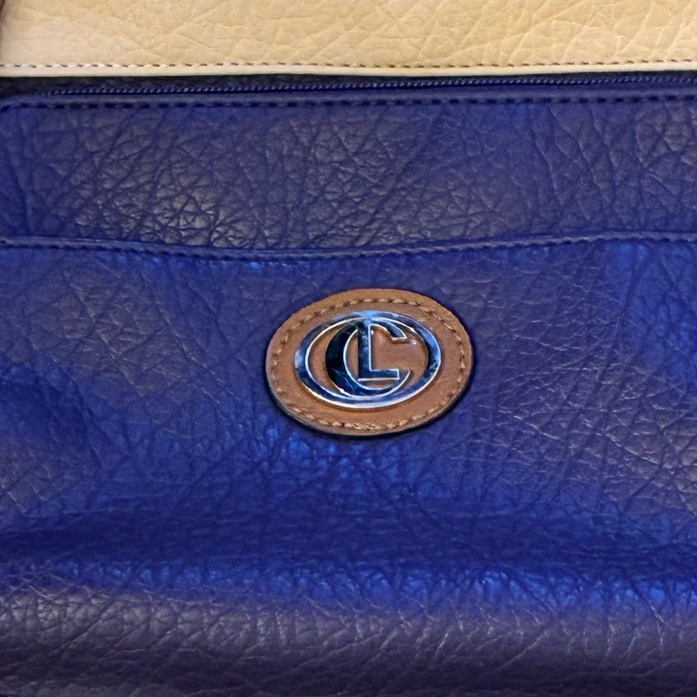 Two-Tone Leather Shoulder Bag with adjustable strap - Picture 5 of 9